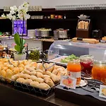 Western Massena Hotel 4*