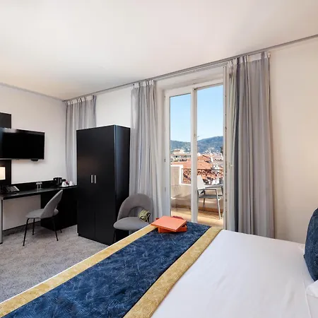 Western Massena Otel 4*