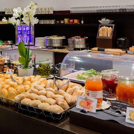 Western Massena Otel 4*