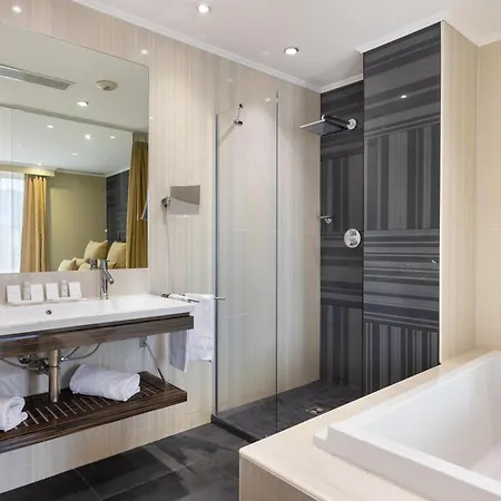 Western Massena Hotel 4*
